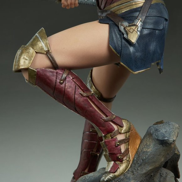 Premium Format Sideshow Wonder Woman statue - Picture 7 of 7